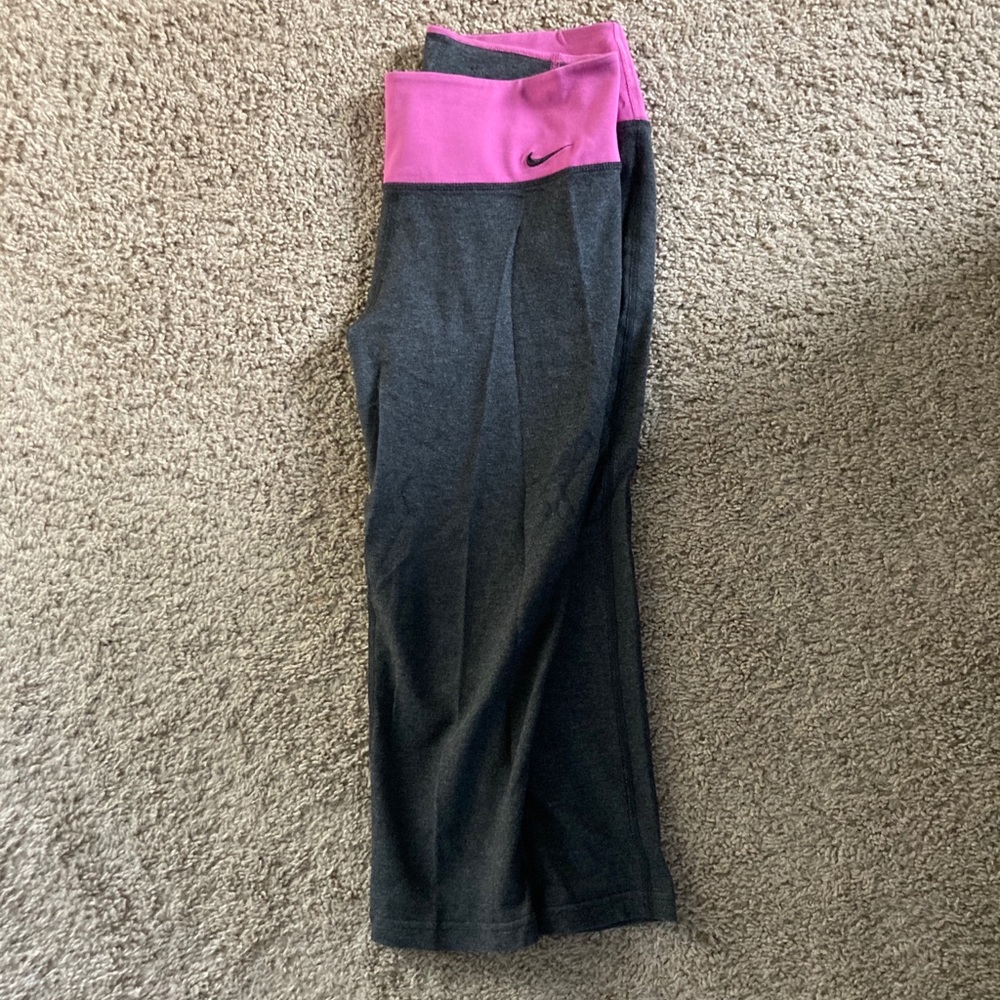 Nike Dri-Fit Crop Leggings | Size Medium